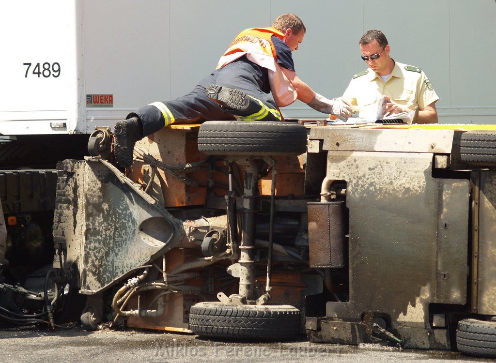 VU LKW Kehrmaschine Koeln Porz Gremberhoven Frankfurterstr - Ratherstr 10.JPG